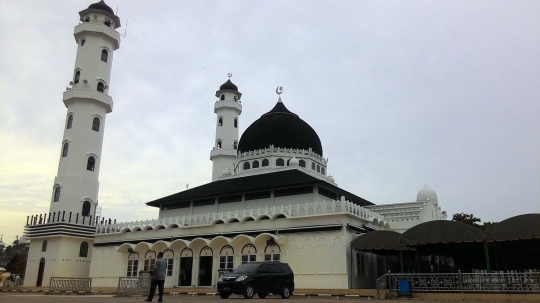 Kemegahan Masjid Abu Beureueh yang dibangun dari beras segenggam
