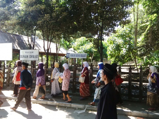 Menelusuri jejak Wali Songo di Makam Sunan Drajat