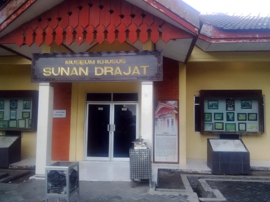 Menelusuri jejak Wali Songo di Makam Sunan Drajat