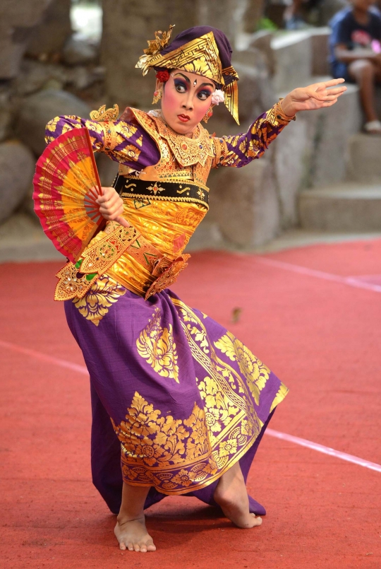 Gemulai penari cantik meriahkan Bali Art Festival ke-37