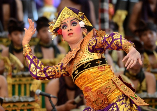 Gemulai penari cantik meriahkan Bali Art Festival ke-37
