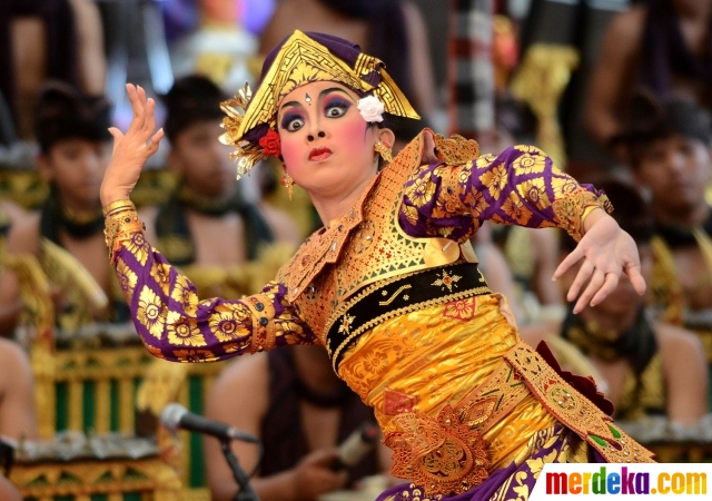 Foto : Gemulai penari cantik meriahkan Bali Art Festival 