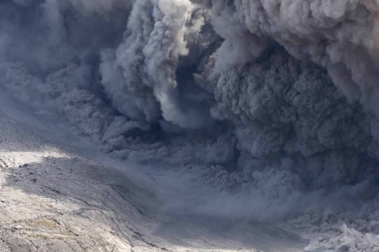 Kisah petani di Karo bertahan dari semburan abu vulkanik Sinabung