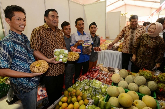 Menteri Rachmat Gobel buka pasar murah di parkiran Kemendag