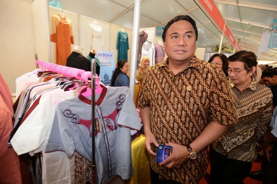 Menteri Rachmat Gobel buka pasar murah di parkiran Kemendag