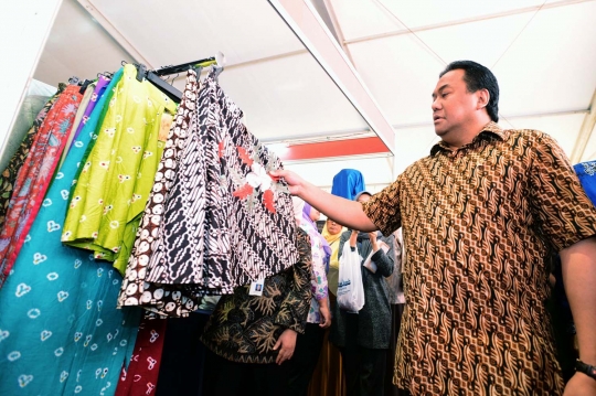 Menteri Rachmat Gobel buka pasar murah di parkiran Kemendag