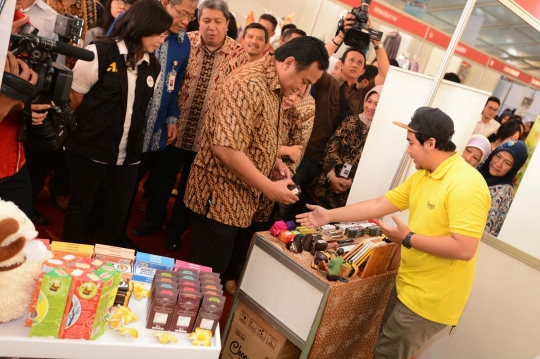 Menteri Rachmat Gobel buka pasar murah di parkiran Kemendag