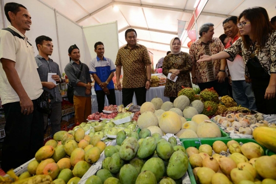 Menteri Rachmat Gobel buka pasar murah di parkiran Kemendag