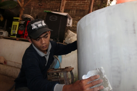 Mengintip pembuatan beduk seharga Rp 20 juta di Malang