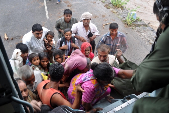 Dahsyatnya banjir di India tewaskan 30 orang dan lumpuhkan akses