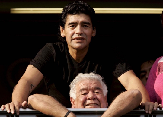 Mengenang keakraban Diego Maradona bersama sang ayah