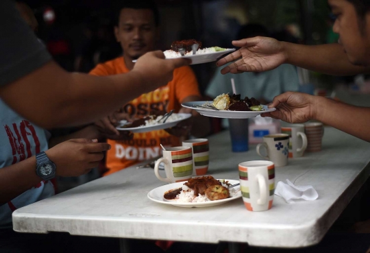 Mencicipi aneka hidangan Nasi Lemak gurih khas Malaysia