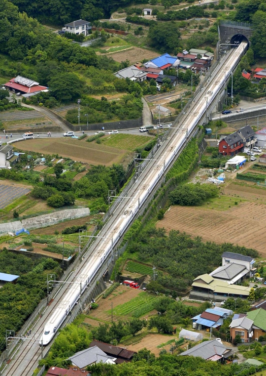 Kereta peluru Shinkansen digegerkan aksi bakar diri penumpang