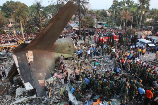 Suasana pencarian korban kecelakaan Hercules C-130