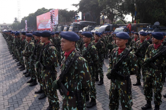 Ribuan polisi bersenjata laras panjang peringati Hari Bhayangkara