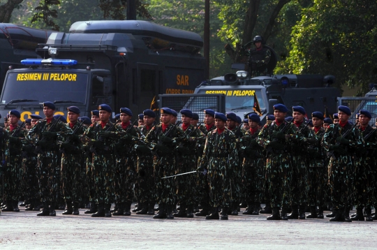 Ribuan polisi bersenjata laras panjang peringati Hari Bhayangkara