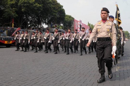 Ribuan polisi bersenjata laras panjang peringati Hari Bhayangkara