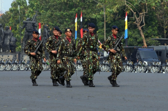 Ribuan polisi bersenjata laras panjang peringati Hari Bhayangkara