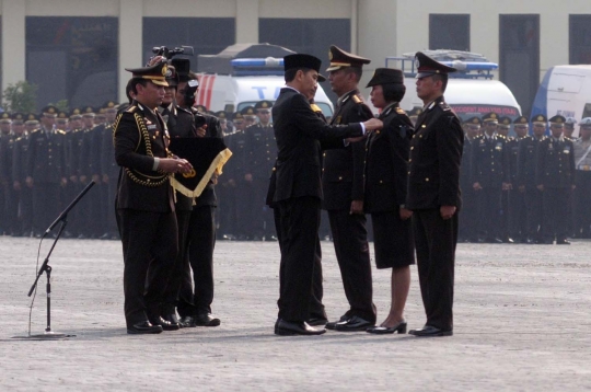 Ribuan polisi bersenjata laras panjang peringati Hari Bhayangkara