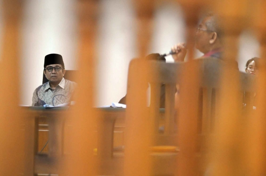 Ekspresi marah Sutan Bhatoegana saat bersaksi di sidang kasus ESDM