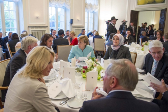 Keakraban Angela Merkel hadiri buka puasa bersama muslim Jerman