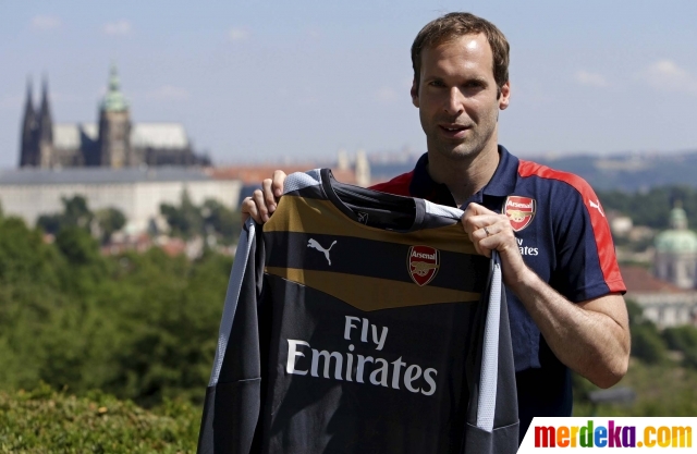 Foto : Tinggalkan Chelsea, Petr Cech resmi merapat ke 