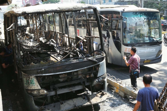 Ini kondisi Transjakarta terbakar di Salemba, tinggal rangkanya saja