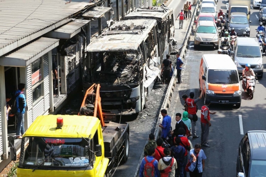 Ini kondisi Transjakarta terbakar di Salemba, tinggal rangkanya saja