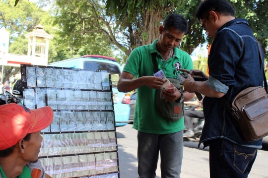 Jelang Lebaran, jasa penukaran uang mulai menjamur di Malang