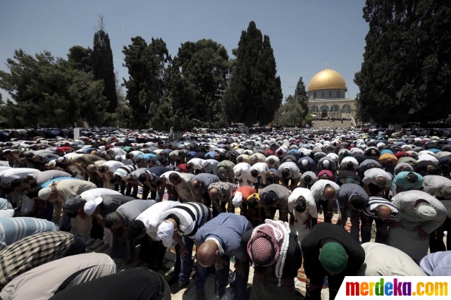 Foto : Potret perjuangan warga Palestina demi beribadah ke 