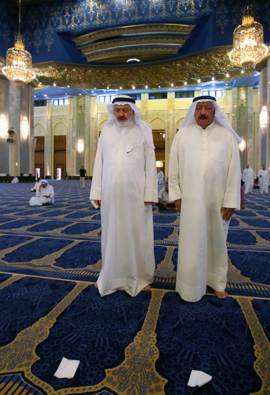 Keharmonisan muslim Sunni dan Syiah Kuwait salat bersama