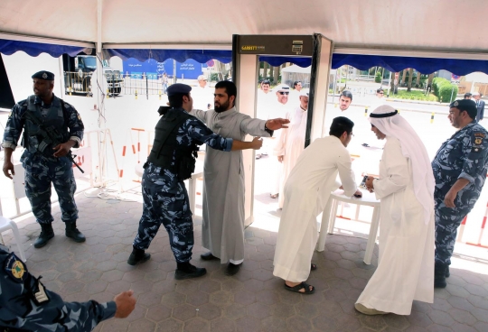 Keharmonisan muslim Sunni dan Syiah Kuwait salat bersama