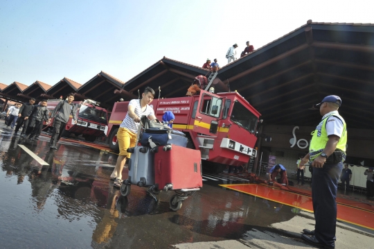 Suasana Terminal 2E Bandara Soekarno-Hatta pascakebakaran