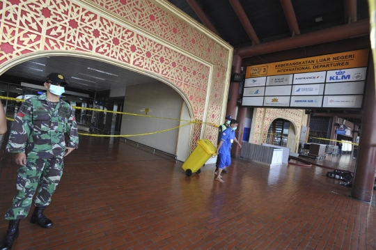 Suasana Terminal 2E Bandara Soekarno-Hatta pascakebakaran