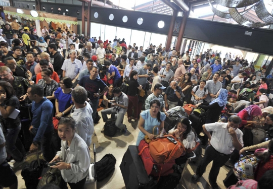Imbas kebakaran, penumpang menumpuk di Terminal 2D Soekarno-Hatta