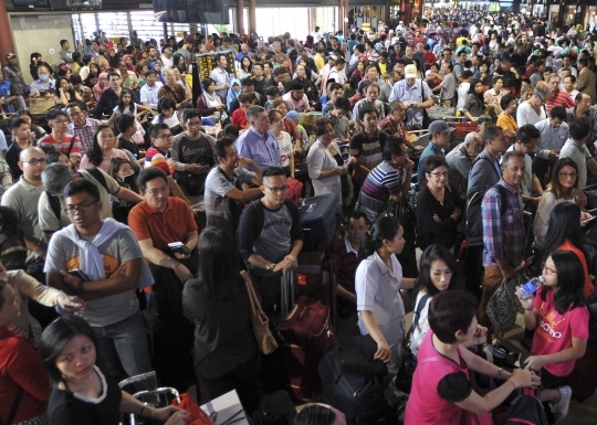 Imbas kebakaran, penumpang menumpuk di Terminal 2D Soekarno-Hatta
