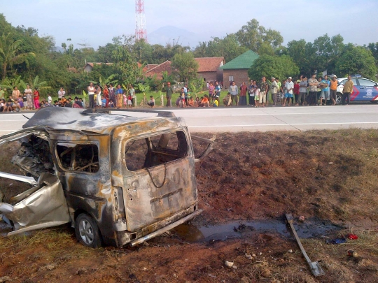 Ini Gran Max nahas yang hangus terbakar di Km 178 Tol Cipali