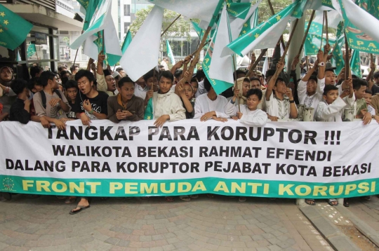Massa antikorupsi desak KPK tangkap Wali Kota Bekasi