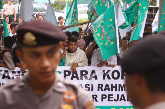 Massa antikorupsi desak KPK tangkap Wali Kota Bekasi