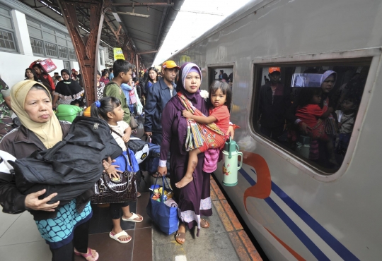 H-10 Lebaran, Stasiun Pasar Senen mulai dipadati pemudik