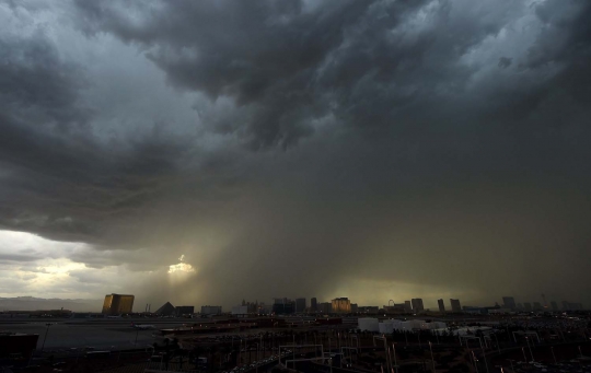 Menyaksikan dahsyatnya badai terjang wilayah Las Vegas
