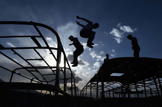 Melihat lincahnya aksi parkour pemuda Afghanistan