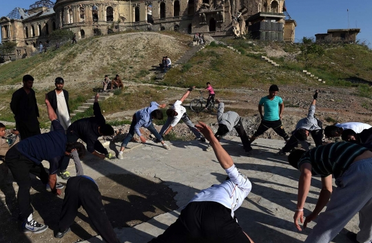 Melihat lincahnya aksi parkour pemuda Afghanistan