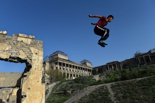 Melihat lincahnya aksi parkour pemuda Afghanistan