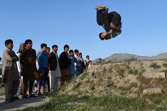 Melihat lincahnya aksi parkour pemuda Afghanistan