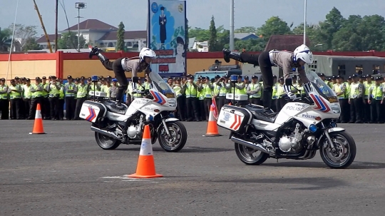 Aksi freestyle anggota Polres Banyumas ramaikan apel Operasi Ketupat