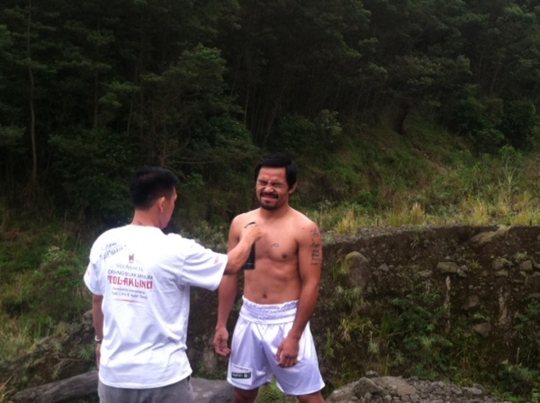 Gaya Manny Pacquiao syuting iklan jamu di kaki Gunung Merapi