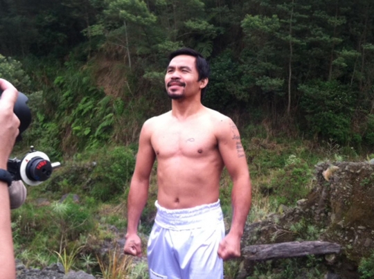 Gaya Manny Pacquiao syuting iklan jamu di kaki Gunung Merapi