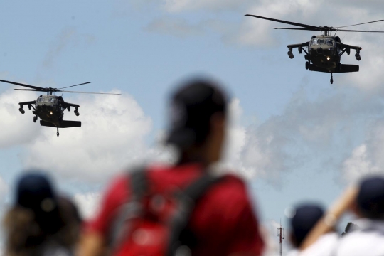 Aksi tegang manuver pesawat tempur meriahkan F-Air Colombia 2015