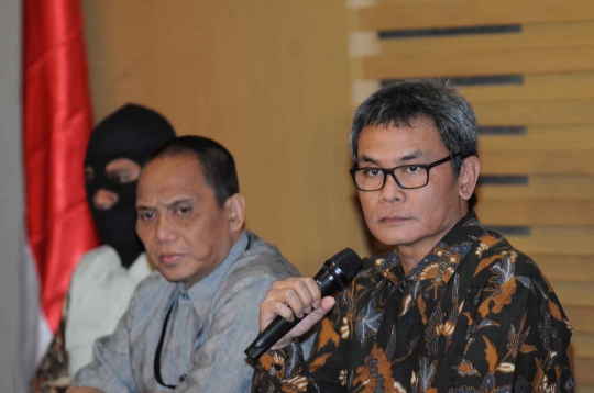 KPK tunjukkan ribuan dolar hasil OTT ketua PTUN Medan